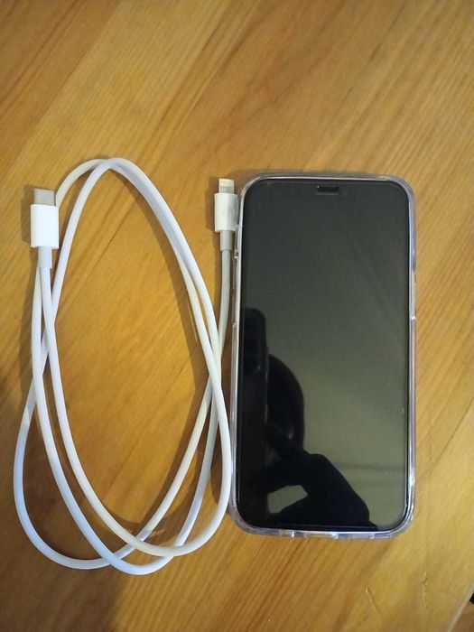 Iphone 12 mini em perfeitas  condições, sem marcas de uso.