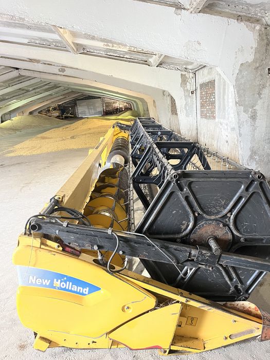 Комбайн New Holland CR9080