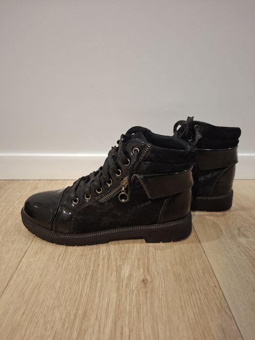 Czarne buty za kostkę rock glamour lakier błysk