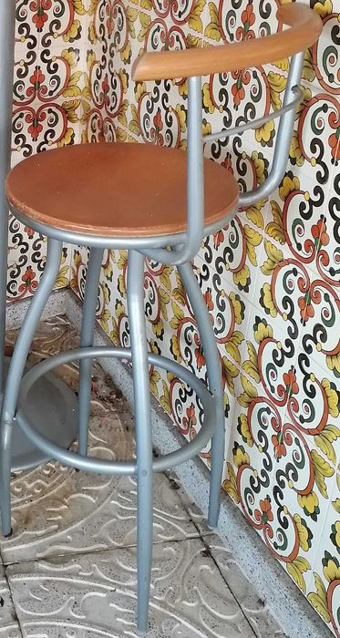 Mesa e 3 cadeiras - Conjunto Vintage para bar