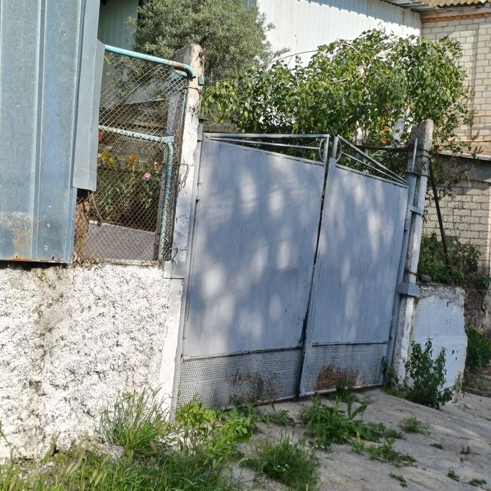 Продаж будинку з жилою літнею кухнею,район сахзаводу