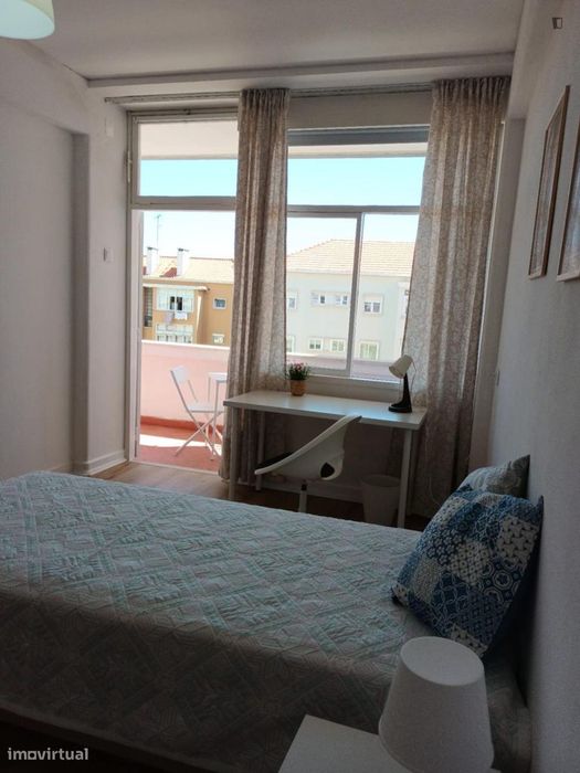 Quarto - localizado em Campo Grande Lisbon