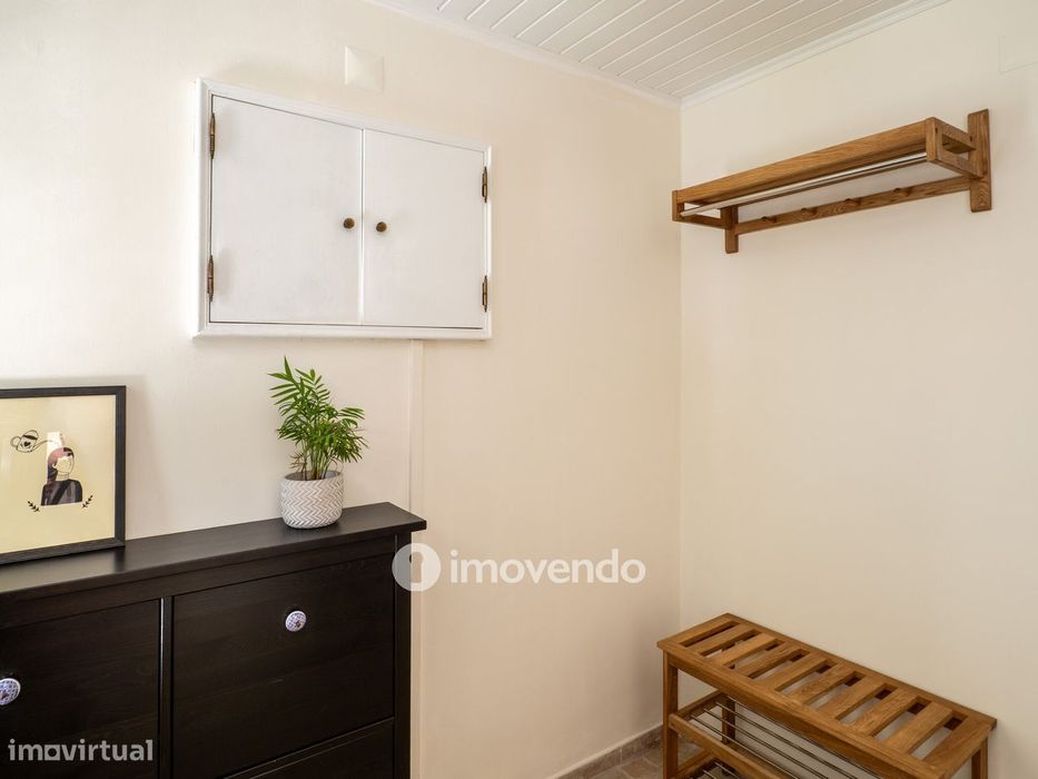 Moradia T6 com jardim, terraço e garagem, em Rio de Mouro