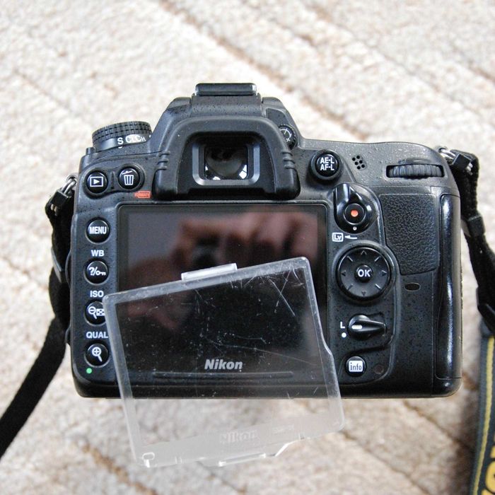 Цифровий дзеркальний фотоапарат Nikon D7000 + об'єктив Nikon 18-105 VR