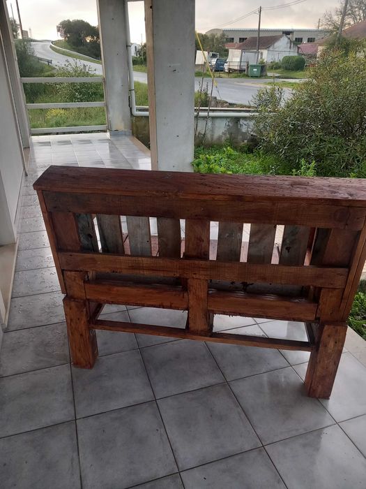 Banco rústico de jardim