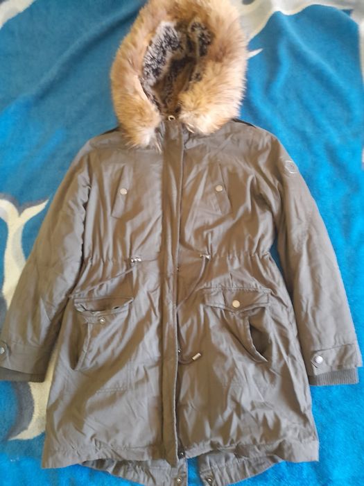 Куртка жіноча з капішоном