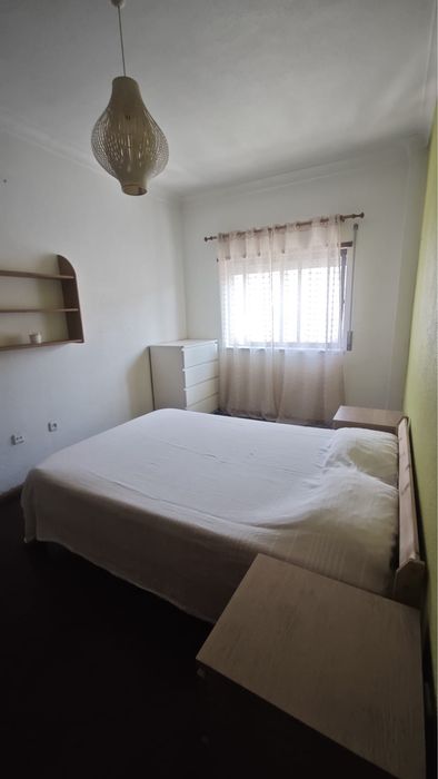 Alugo quarto no Barreir