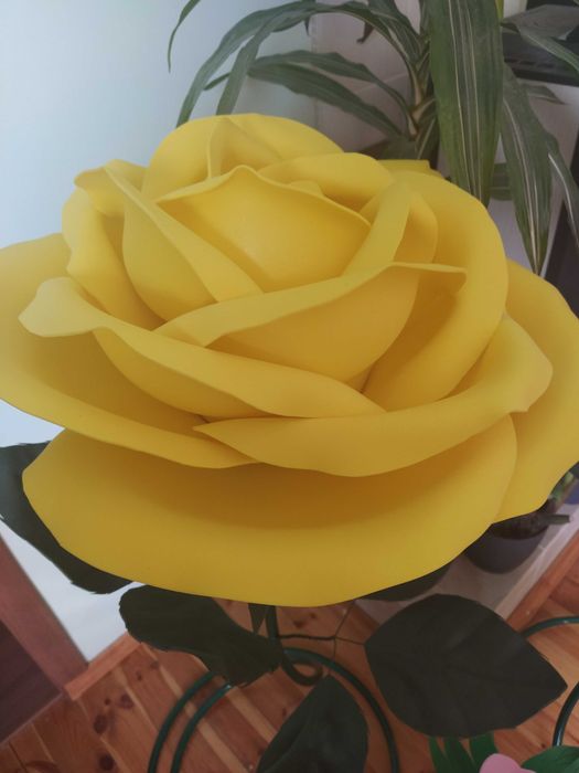 Желтая роза,торшер