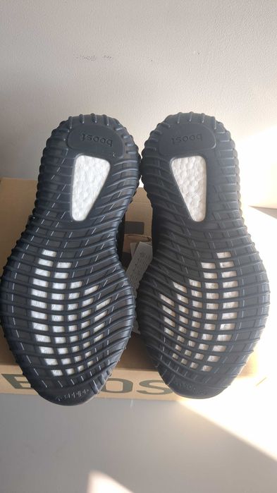 Oryginalne buty Yeezy 350v2 - Core Black Red Bred - rozmiar 38 2/3eu