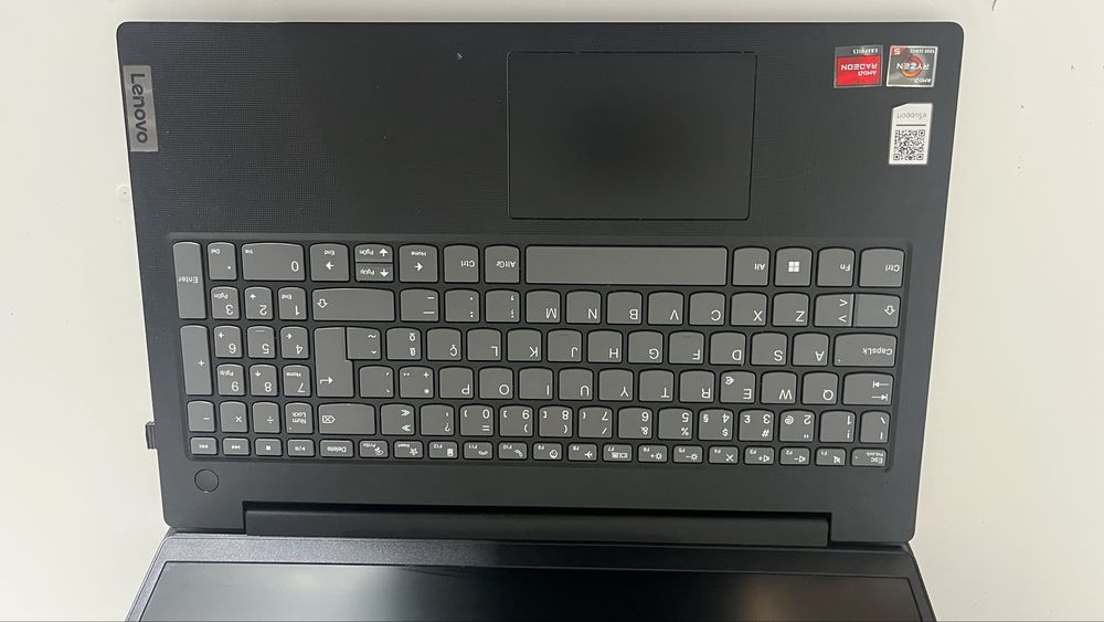 Lenovo V15 G2 ALC 15.6” Ryzen 5 5500U | 8GB RAM | Garantia