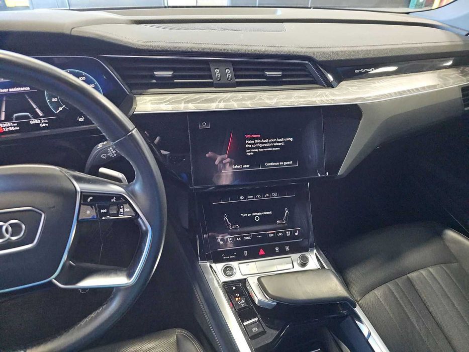 Audi e-tron Premium Plus 2022 ауди