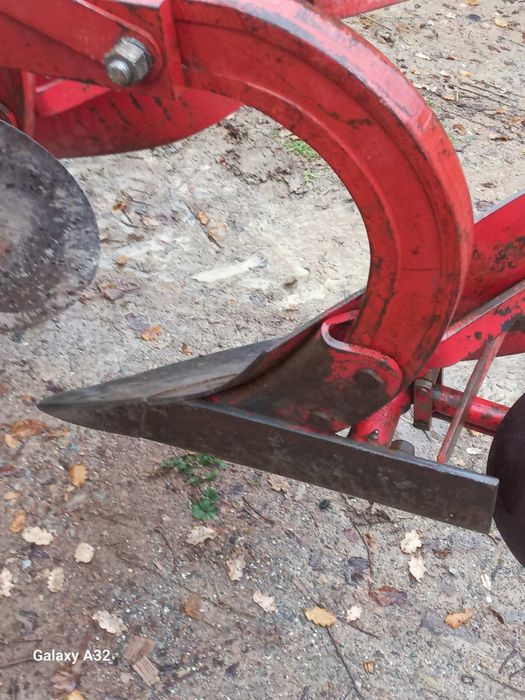 Продам 2-х корпусний плуг Massey-Ferguson 2по30