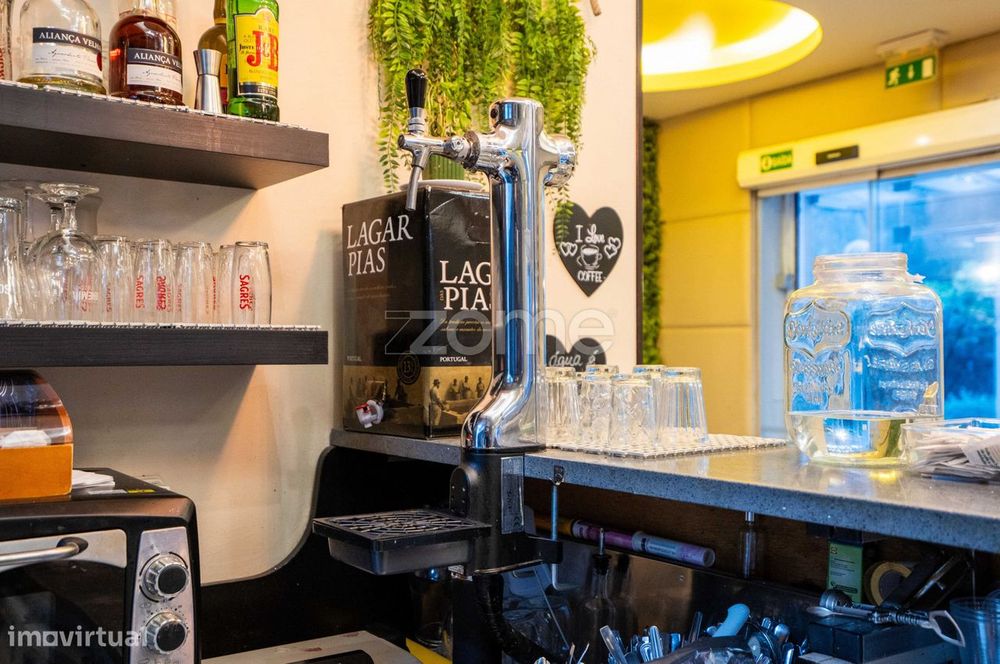 Espaço Comercial para Trespasse em Algés–Miraflores