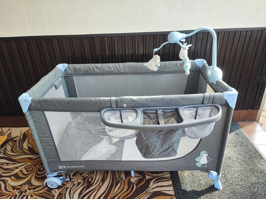 Łóżeczko turystyczne Kinderkraft z akcesoriami