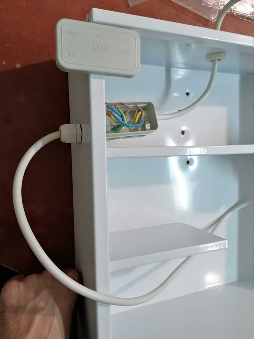 Vendo armário de WC com espelho