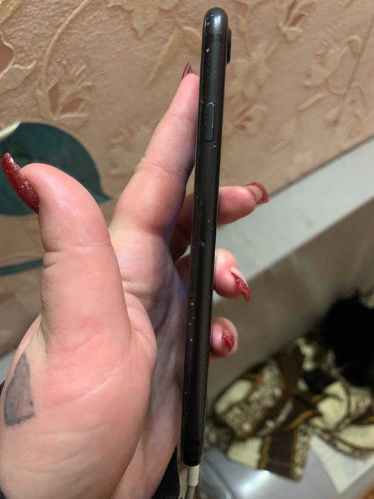 Продаю iPhone7 на 32г памяти