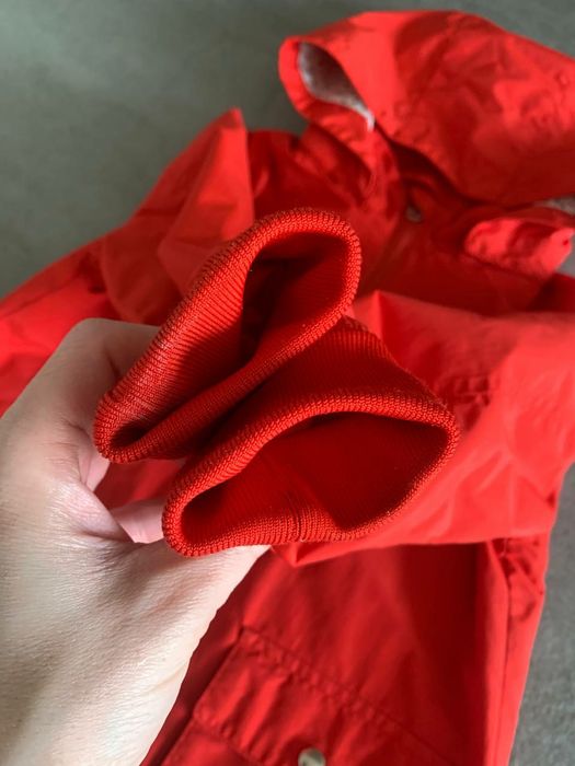 Вітронепроникна куртка для дівчинки H&M.
