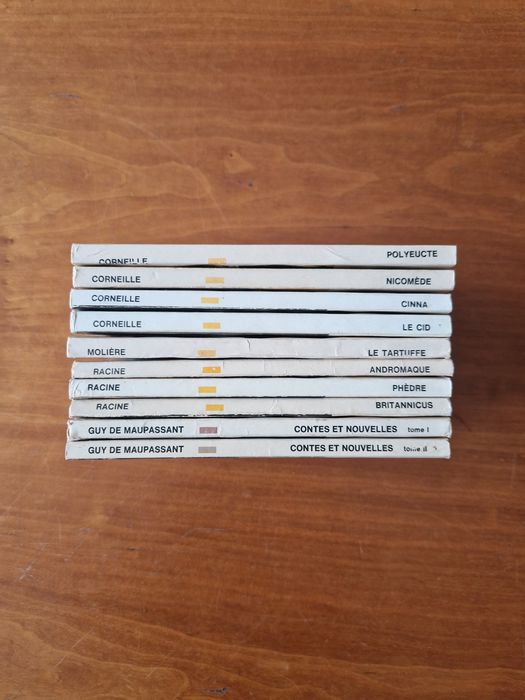Literatura Francesa (8 peças de teatro e 2 narrativas).