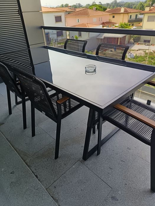 Mesa de varanda com 6 cadeiras