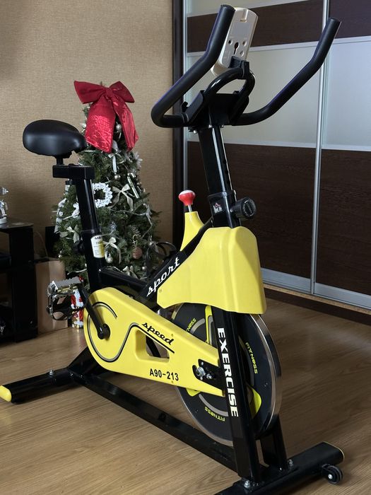 Велотренажер для дому з колесом попереду