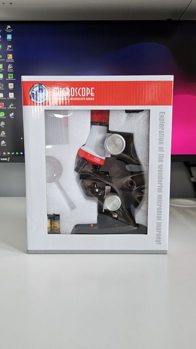 Zabawkowy mikroskop
