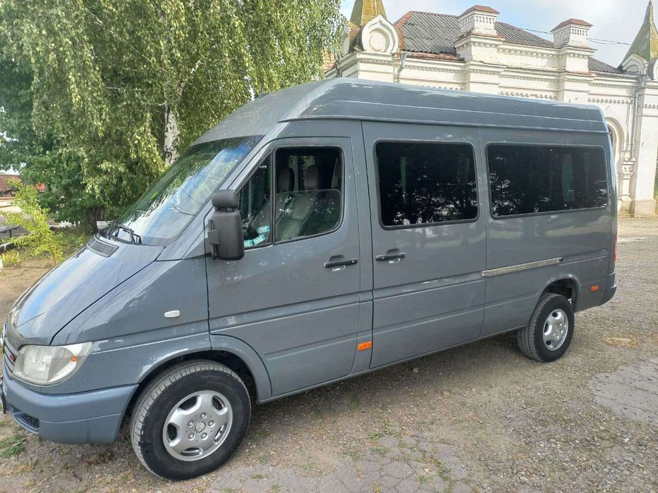 Мерседес Спрінтер середня база 2,7 рік 2004