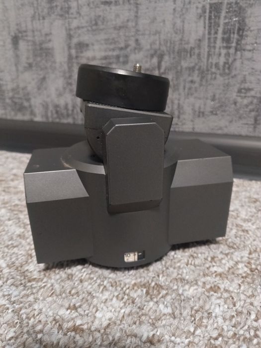 Штативна головка для відео Bescor MP-101 Motorized Pan Head
