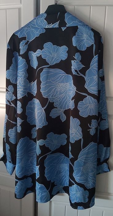 Camisa/camiseiro em tons de preto e azul