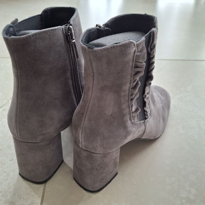 Krótkie szare kozaki Salamander