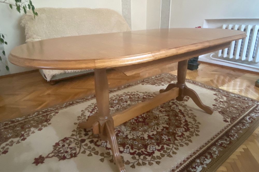 Стіл овальний