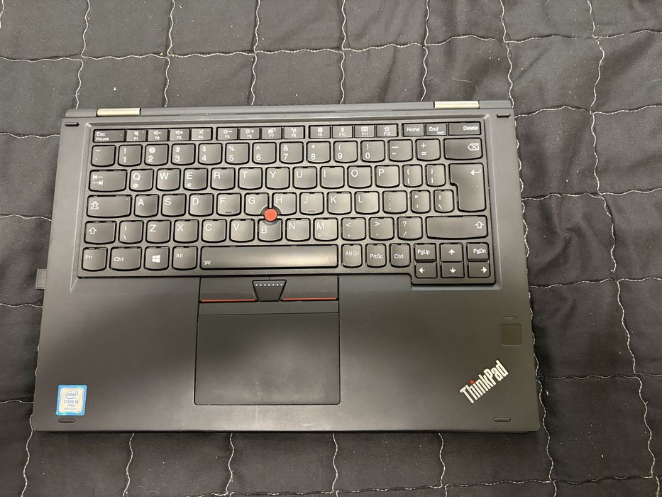 L-Yoga z Windows 11 Pro – i5 / 8GB RAM / dotyk stan idealny