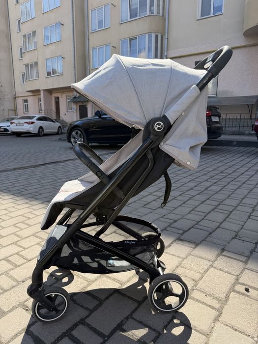 Прогулянкова коляска Cybex beezy + дощовик, рукавиці bair та підстаканник.