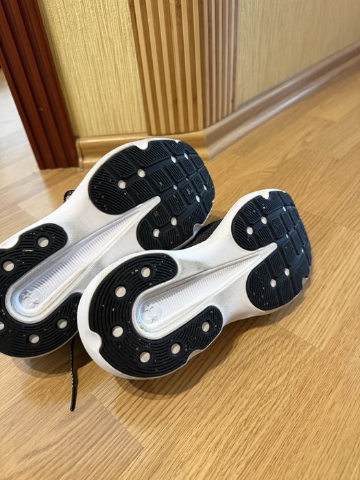Under Armour кроссовки для бега infinite black/white р.37-38 женские