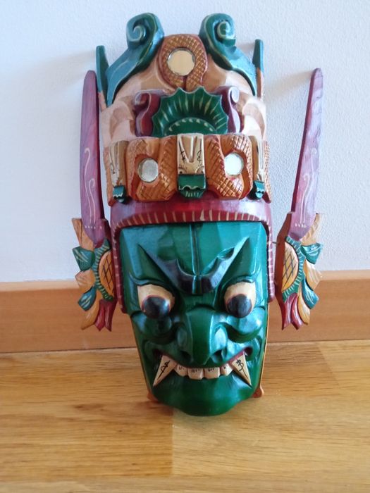 Máscaras decorativas africanas e asiáticas