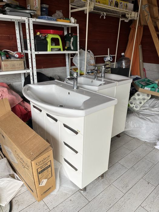 Умивальник з тумбою, краном