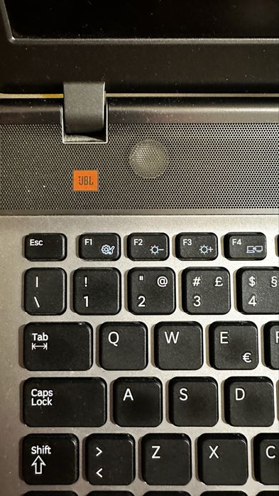 Portatil samsung 8 gigas ram , I7