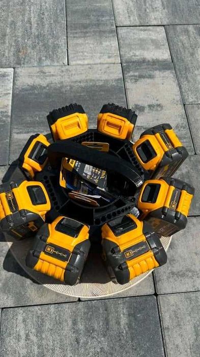 Koszyk/Holder na baterie DeWalt