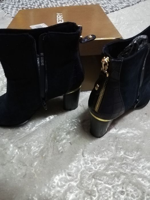 Botas, sabrinas Melissa e sandálias