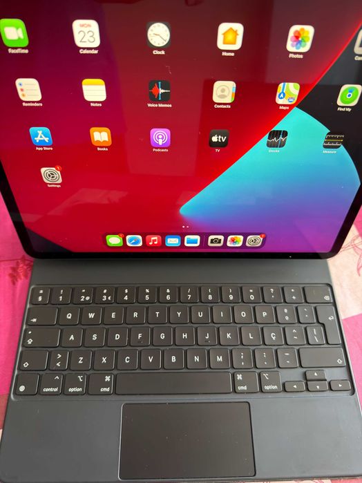 iPad Pro 12.9 (4th Gen) Wi-Fi + Cellular - 256GB