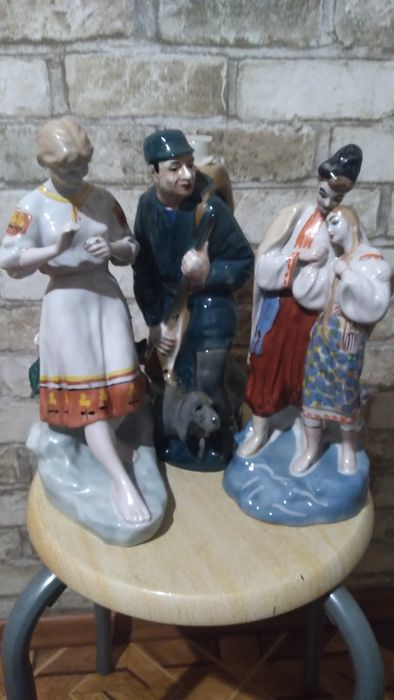 Фарфоровая статуэтка