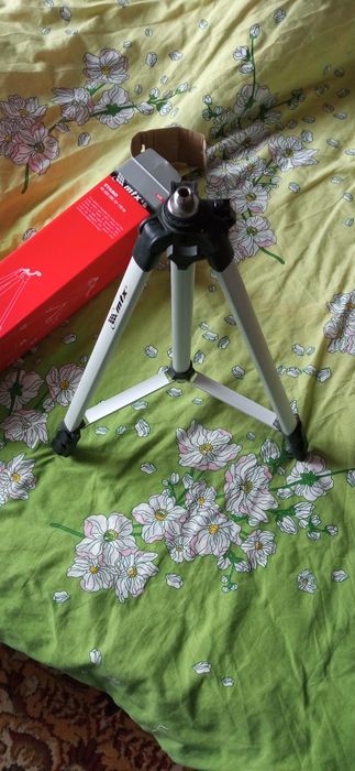 Штатив для лазерного рівня.