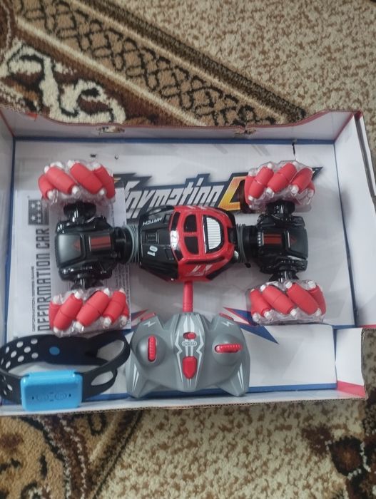 Машинка на радіокеруванні нова