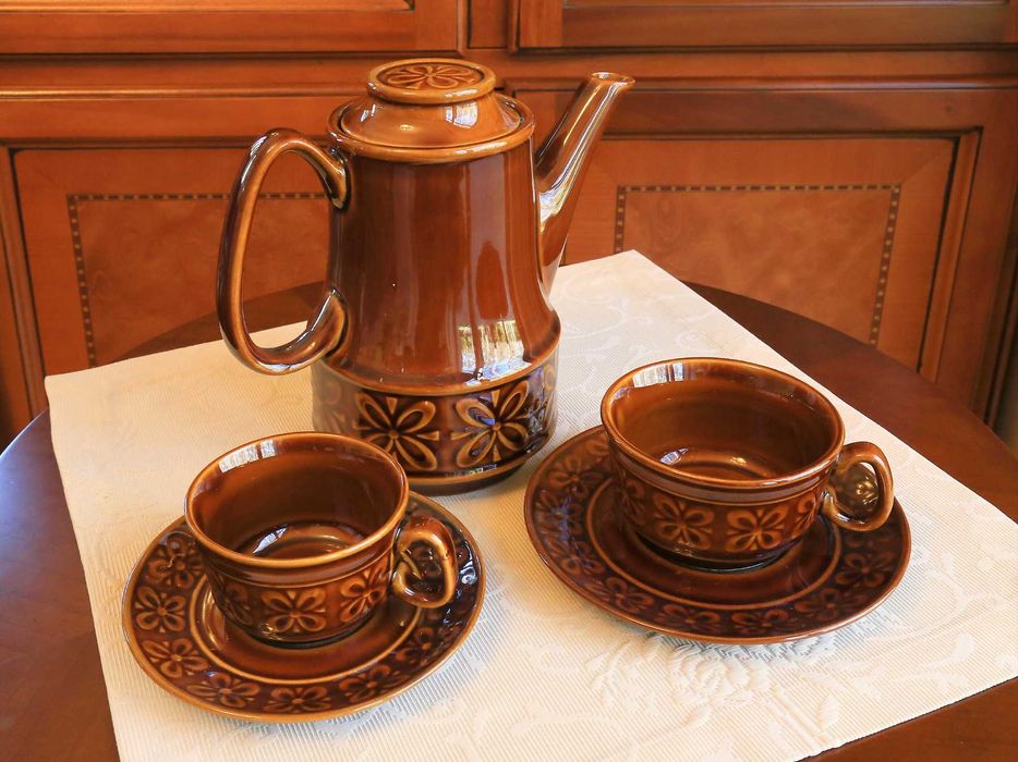 Pruszkowski porcelit „Kokardki” – serwis w stylu PRL