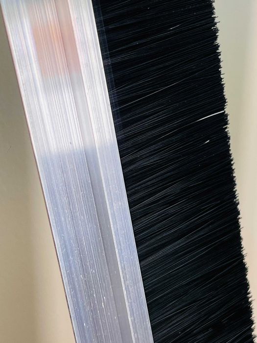 ESCOVAS VEDAÇÃO

1m x 5cm escova x 2.5cm calha