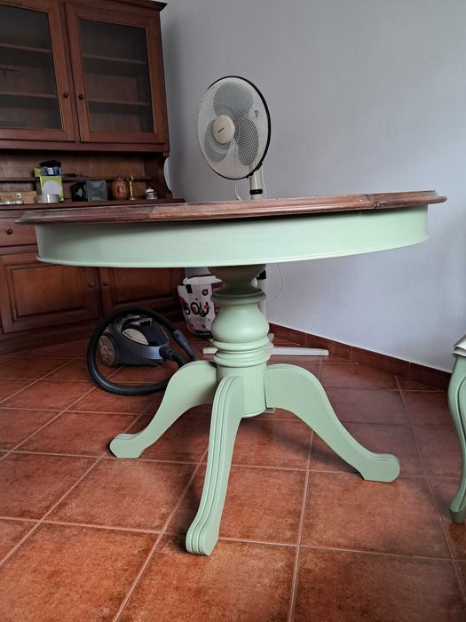 Mesa restaurada sem extensão