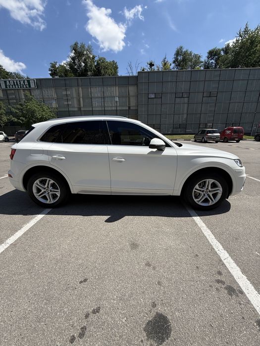 AUDI Audi Q5 2018 VIN WA1BNAFY9J2215468 фото оголошення 3 з 21