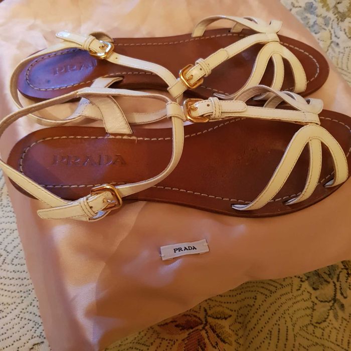 Белые  женские босоножки PRADA