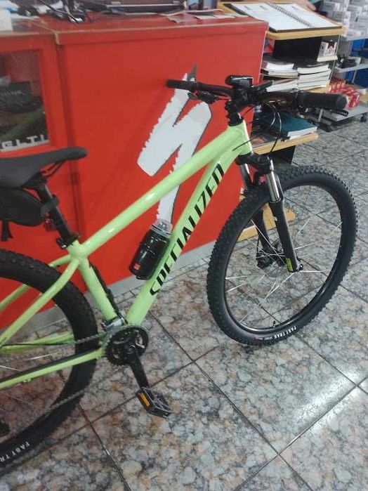 Vendo uma bicicleta nova  Specialized Rockhopper  Sport 29 Número de série  WSBC011135844T  Comprado  24/04/2024
