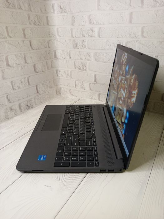 Ноутбук HP 250R G9 I5-1335U 10 ядер є коробка