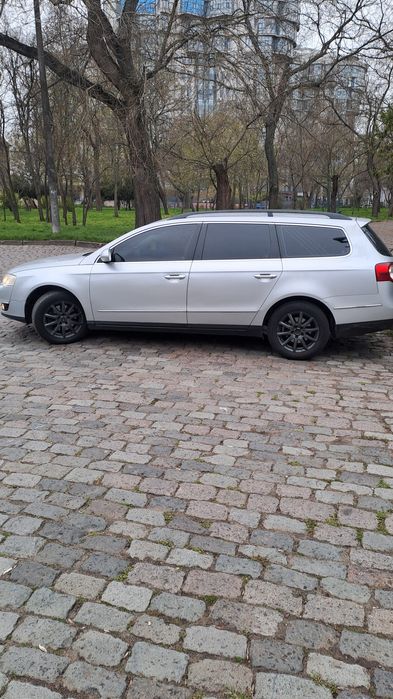 Хорошее состояние мотор,коробка работают отлично,не дымит не каптит масло не берёт ходовая без проблем не стучит не гремит полный электро пакет,двухзонный климат контроль, круиз контроль,подогрев сидений,датчик дождя, кузов в хорошем состоянии не гнилой, резина хорошая летняя.Более детальней по телефону!Торг!!